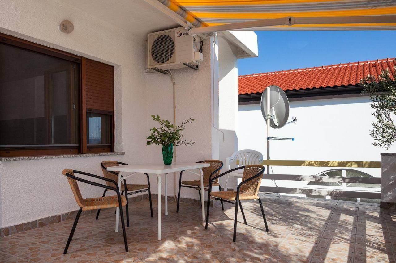 Apartment Milka By The Sea Karlobag Exteriér fotografie